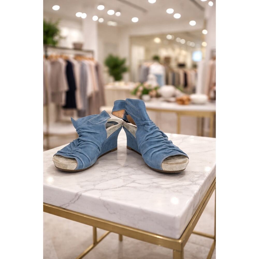 Earthies Morocca Blue Suede Wedge Sandals Ruched Slingback 7B Comfort Casual